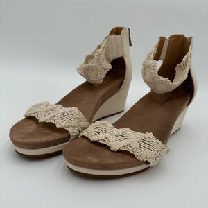 Lucky Brand Kaydyn 9.5 crochet wedge sandal Cream Boho Wedge Shoe